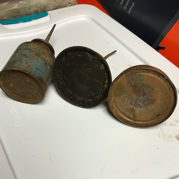 Three vintage thumb pump oil cans - Picture 3 of 3